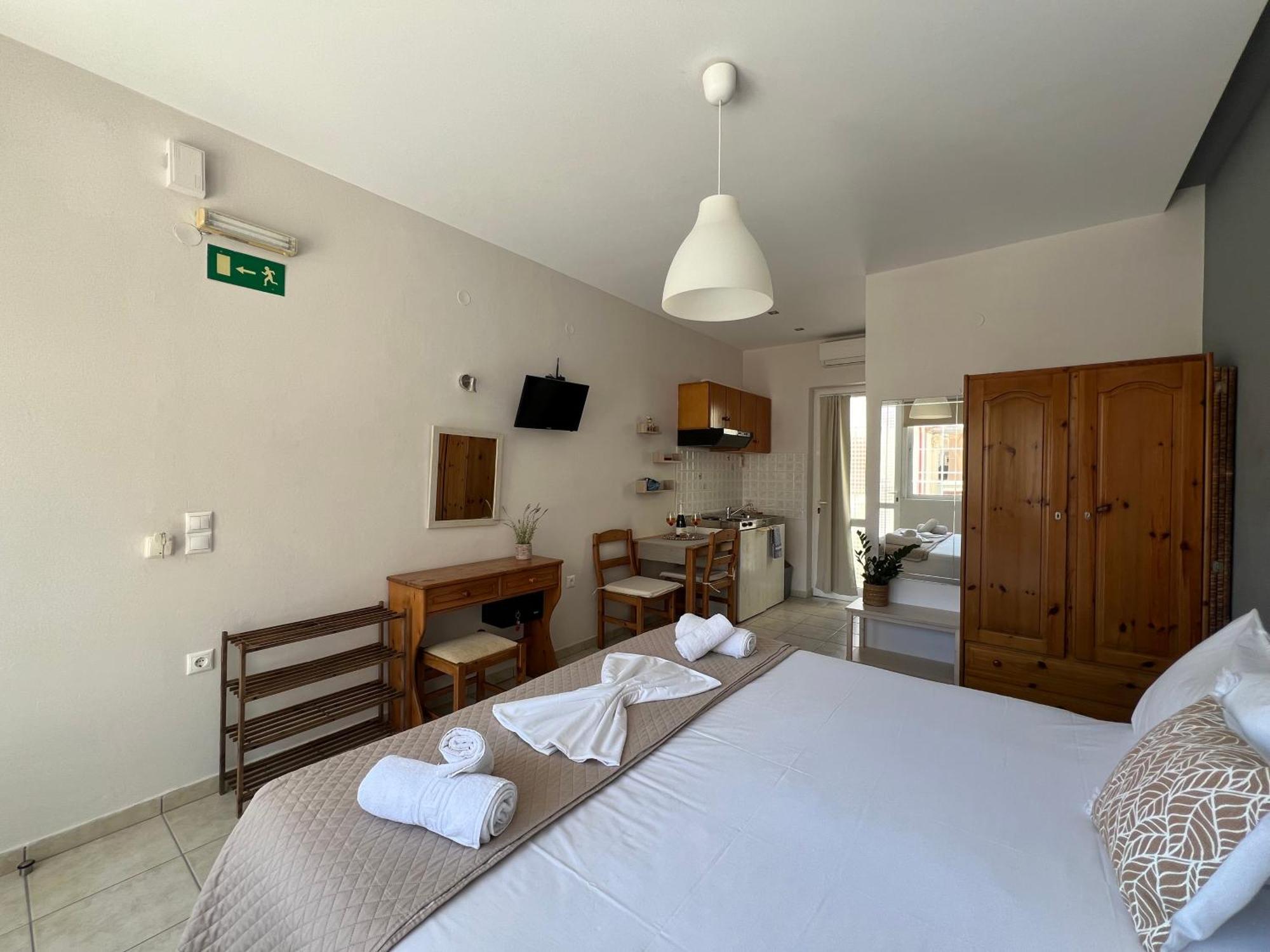 Artemis Rooms Two Steps By The Sea Platanés Exteriör bild