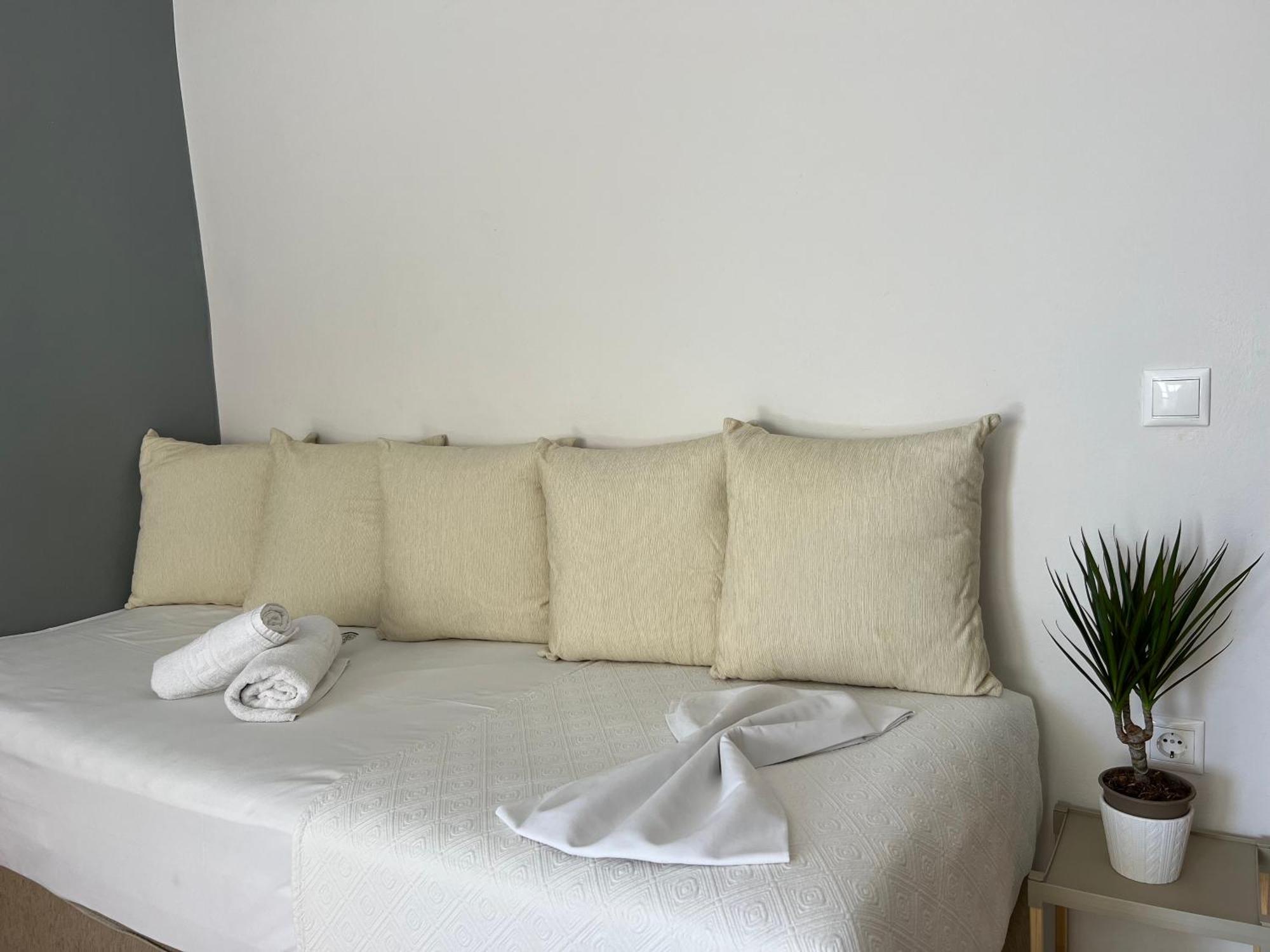 Artemis Rooms Two Steps By The Sea Platanés Exteriör bild