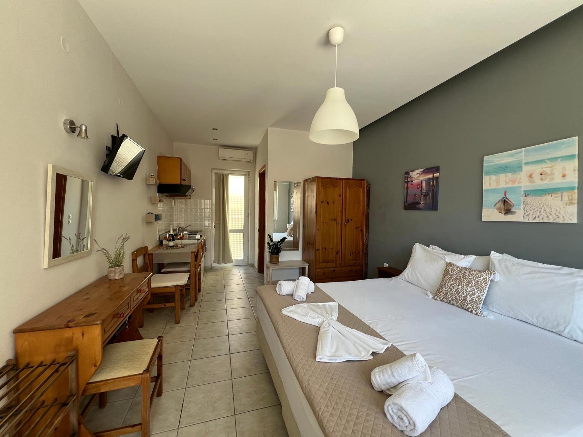 Artemis Rooms Two Steps By The Sea Platanés Exteriör bild