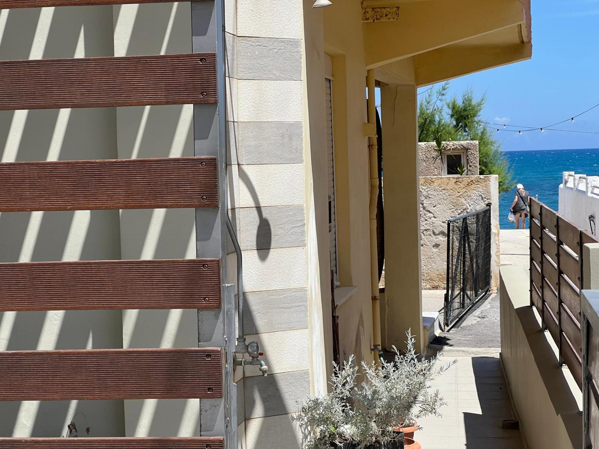 Artemis Rooms Two Steps By The Sea Platanés Exteriör bild